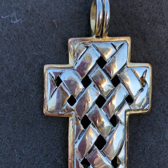 Silver and Gold Colored Metal lattice design Cross 2 1/4 " long by 1 1/4… - Picture 3 of 10